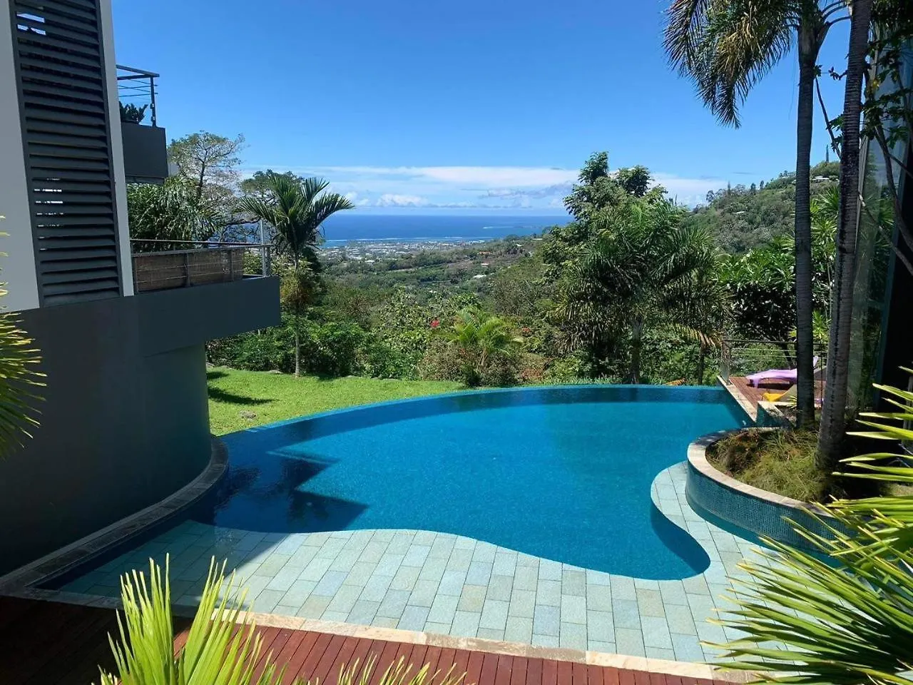 Vaikea Tiare Studio - View & Pool In Faaa Apartment