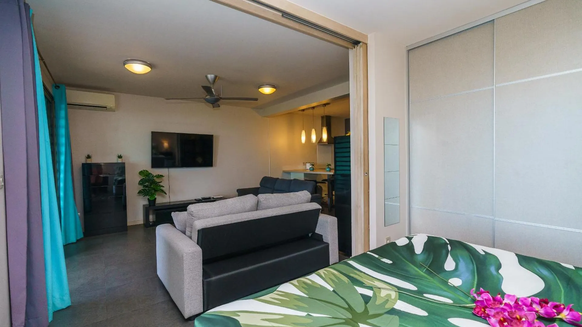 Vaikea Tiare Studio - View & Pool In Faaa